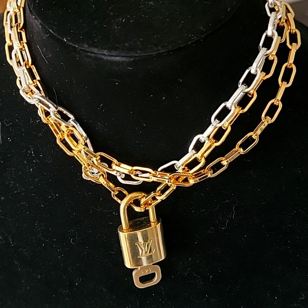 AUTHENTIC Louis Vuitton 🔐 Lock&Key on CHUNKY LAYERED Napier chain